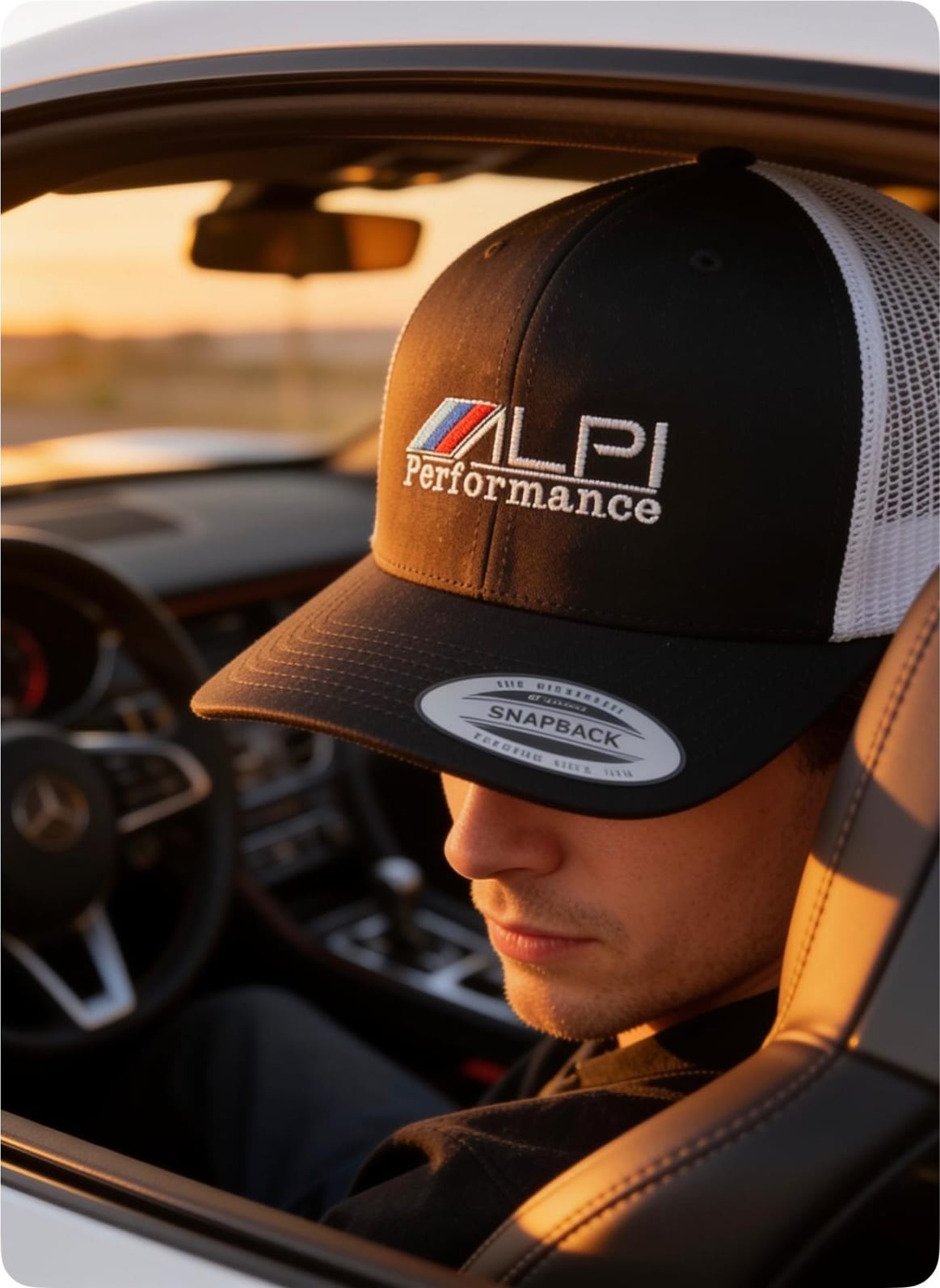 Casquette brodée personnalisée portée par un client